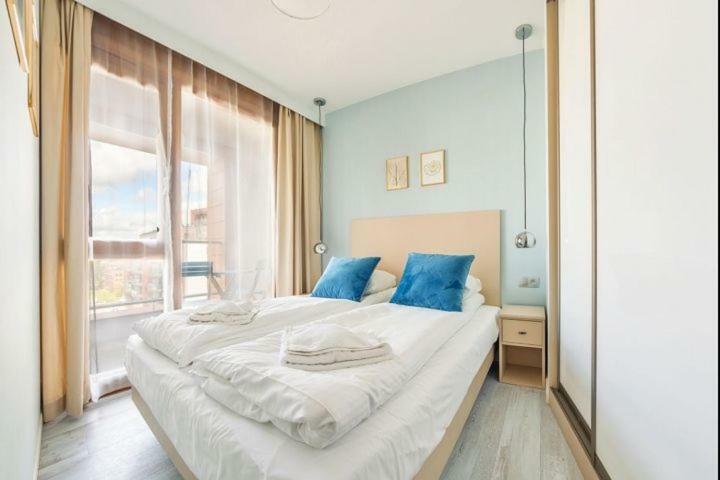 Unique Motlawa Riverbank Apartment Гданьск Экстерьер фото